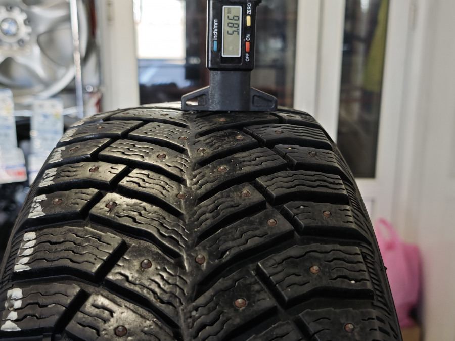 Шина Б/У 185/65 R15 Зима Шипы  MICHELIN X-Ice North 4 Кат. 2