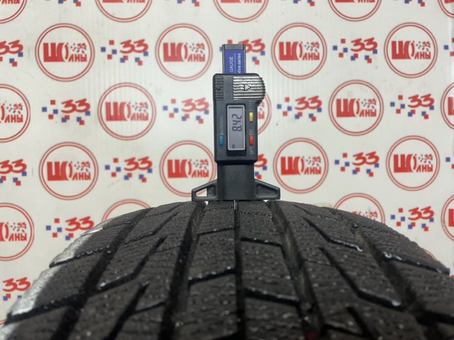 Шина Комплект Б/У 215/45 R17 Зима BRIDGESTONE Blizzak REVO-1 износ около 18%