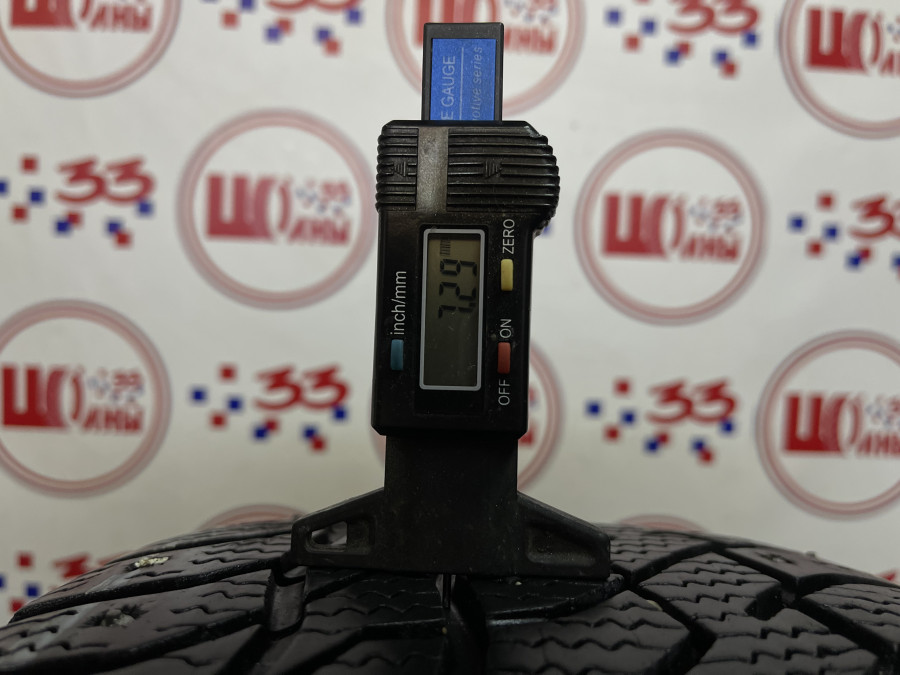 Шина Б/У 235/65 R17 Зима Шипы  Viatti Bosco Nordico V-523 Кат. 3