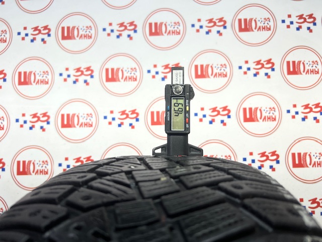 Шина Б/У 235/65 R18 Зима Шипы  Continental  IceContact 2 SUV Кат. 4