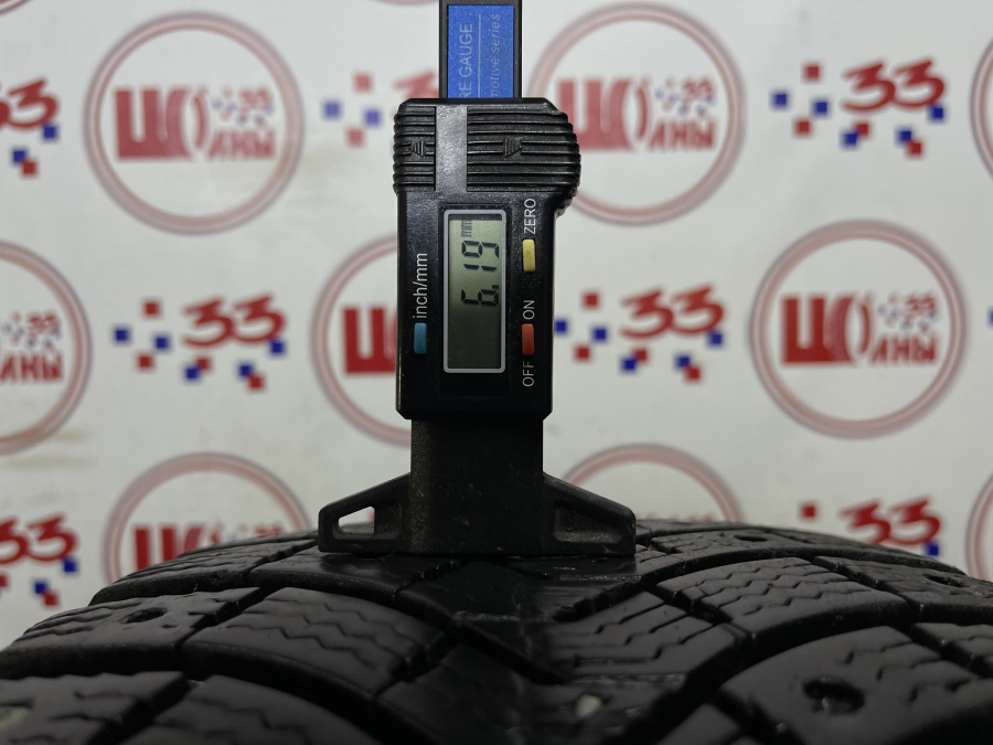 Шина Б/У 215/65 R16 Зима Шипы  Michelin X-Ice North XIN2 Кат. 3