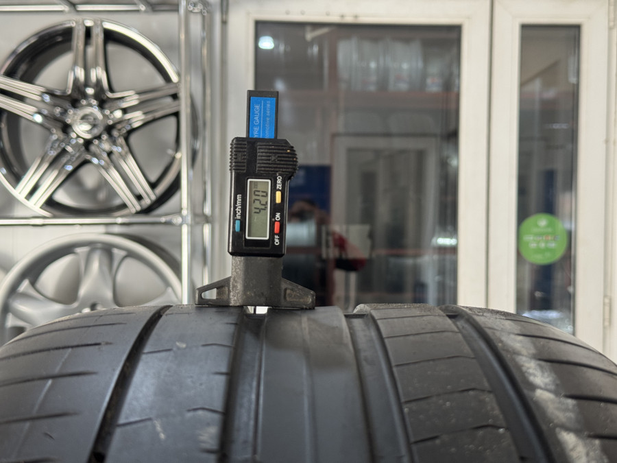 Шина Б/У 315/35 R21 Лето Pirelli PZero  (PZ4) RSC Кат. 4