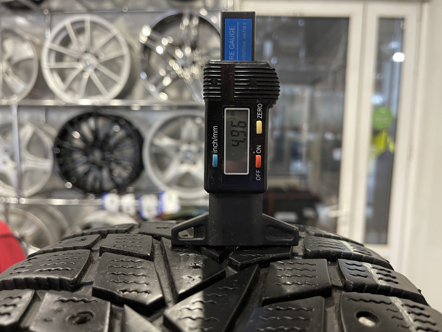 Шина Б/У 205/55 R16 Зима Шипы  Dunlop SP Winter Ice-02 Кат. 5