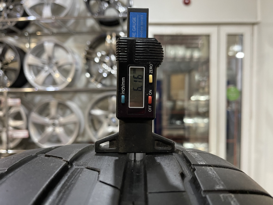 Шина Б/У 225/45 R19 Лето Hankook Ventus S1 Evo-3 K-127А RSC Кат. 2