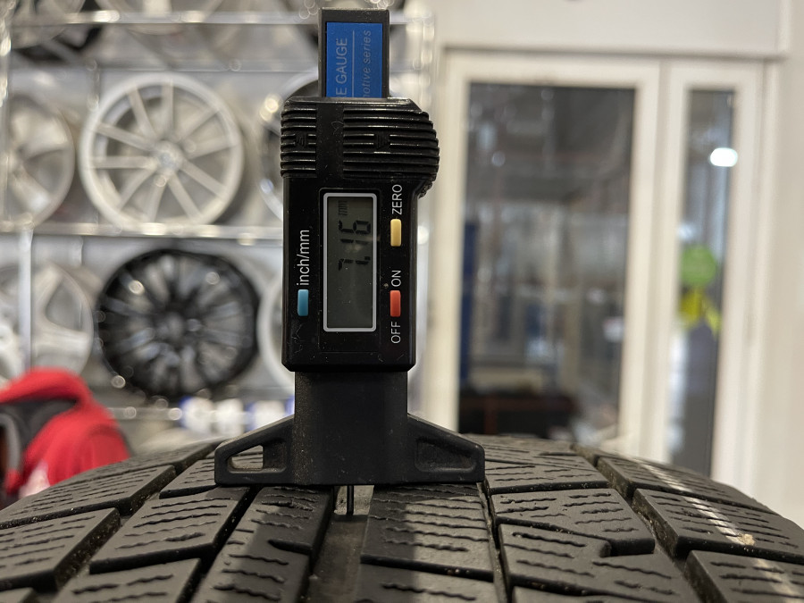 Шина Б/У 215/50 R17 Зима Yokohama Ice Guard IG-50 Кат. 4