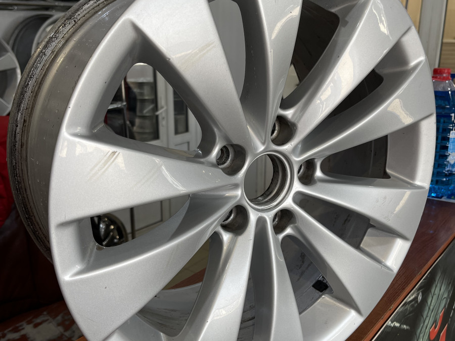 Б/У Диск Литой оригинальный R17 3c8601025a Volkswagen Кат.А2