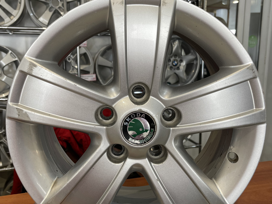 Б/У Диск Литой оригинальный R15 IZ0601025.S Skoda Кат.А1