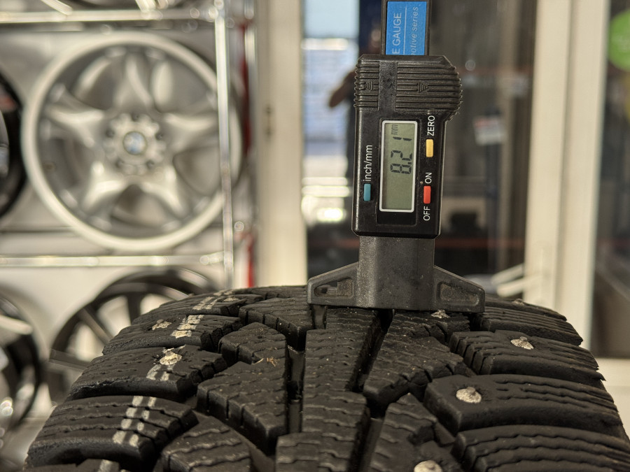 Шина Б/У 185/65 R15 Зима Шипы  Ikon Tyres Nordman 5 Кат. 2