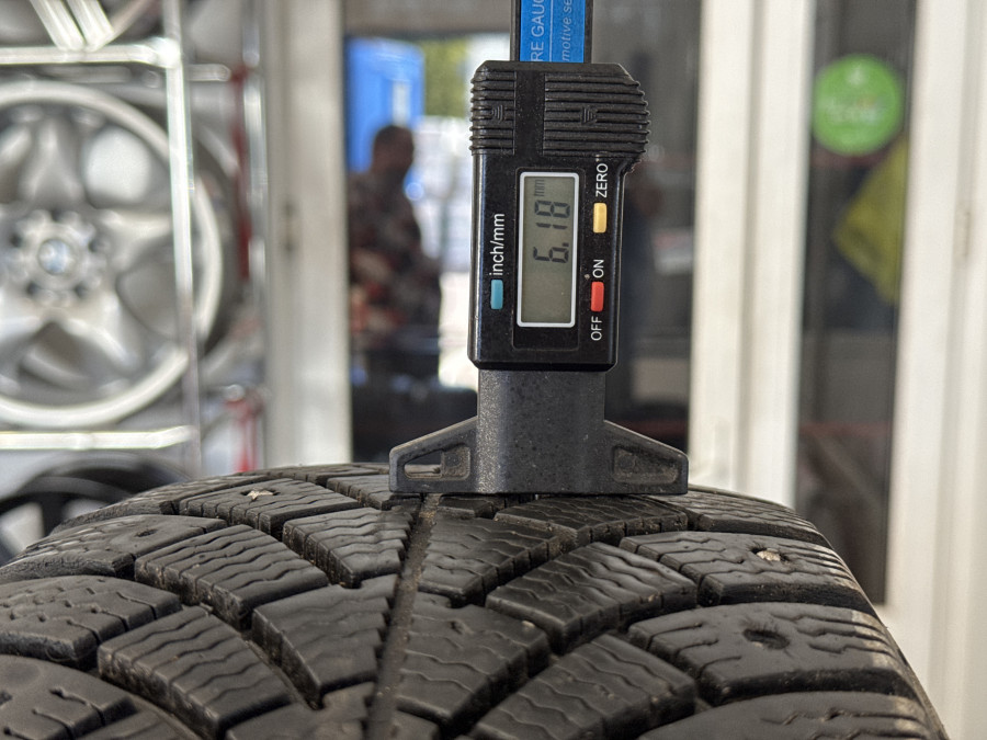 Шина Б/У 185/60 R15 Зима Шипы  Bfgoodrich G-Force Stud Кат. 4