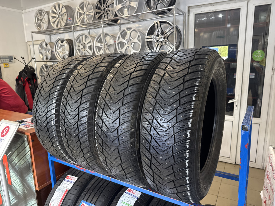 Шина Б/У 235/60 R18 Зима Шипы  Yokohama Ice Guard IG-65 Кат. 3