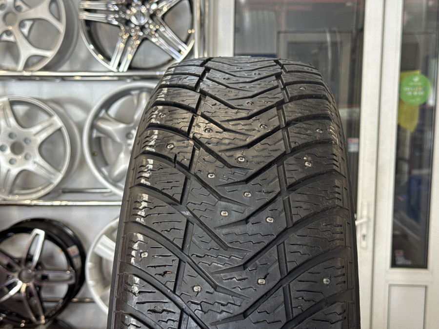 Б/У 235/60 R18 Зима Шипы  Yokohama Ice Guard IG-65 Кат. 3