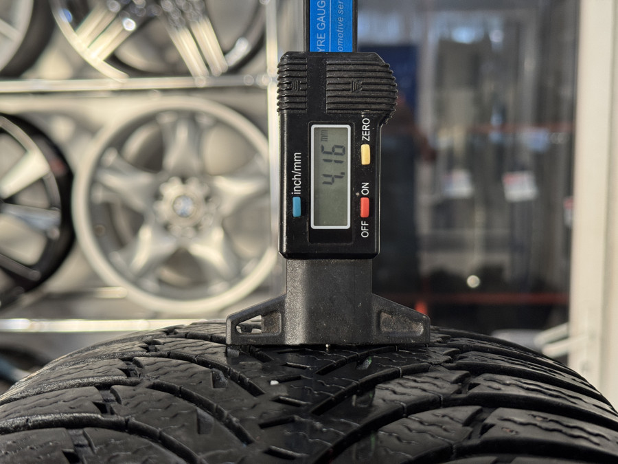 Шина Б/У 215/65 R15 Зима Kumho WP-51 Кат. 5