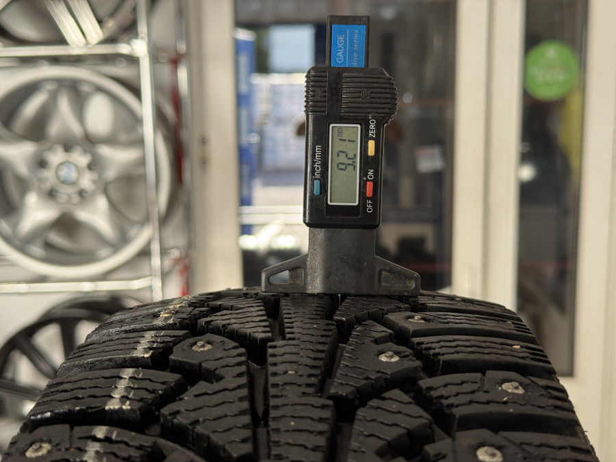 Шина Б/У 185/65 R15 Зима Шипы  Ikon Tyres Nordman 5 Кат. 1