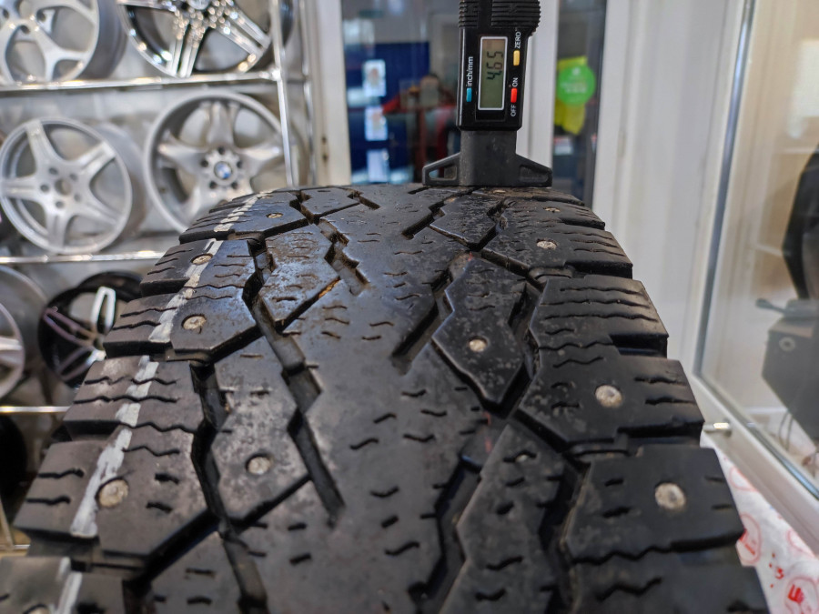 Шина Б/У 195/75 R16C Зима Шипы  Kumho CW-11 Кат. 5