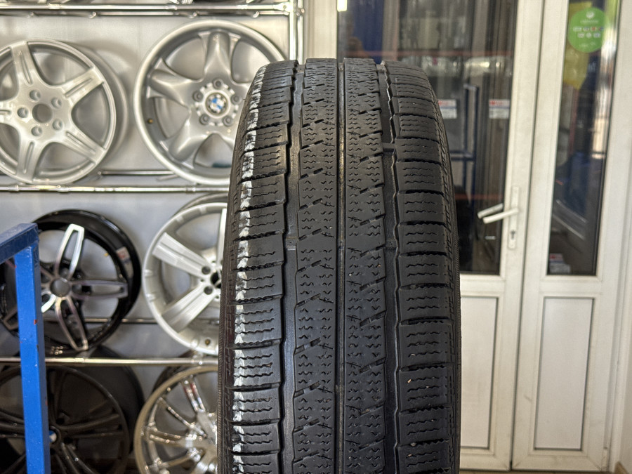 Шина Б/У 215/70 R15C Зима Nexen WinGuard WT-1 Кат. 4