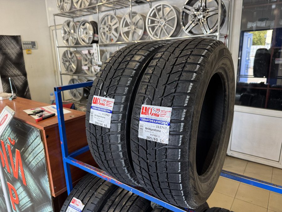 Шина Б/У 205/60 R16 Зима Bridgestone Blizzak WS-70 Кат. 5