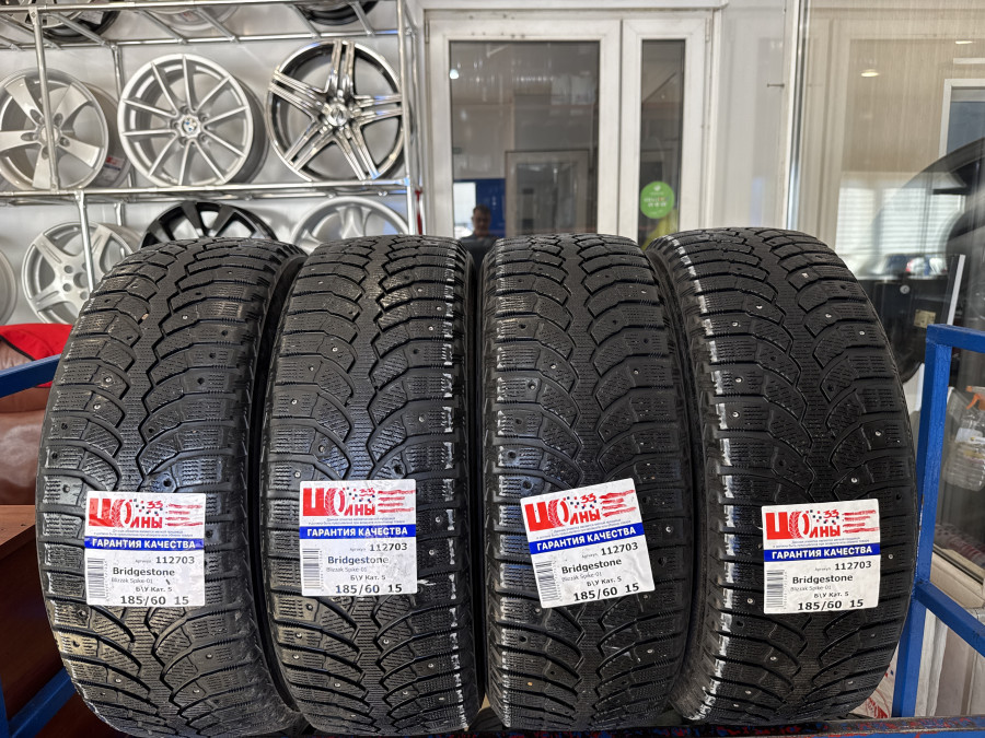 Шина Б/У 185/60 R15 Зима Шипы  Bridgestone Blizzak Spike-01 Кат. 5