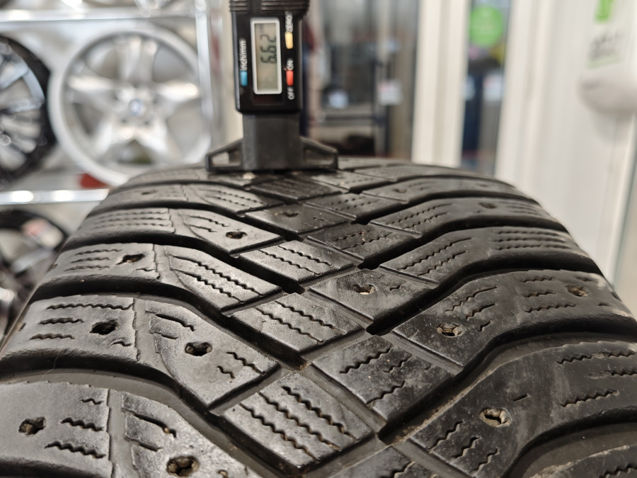 Шина Б/У 225/55 R19 Зима Шипы  Goodyear Ultra Grip Arctic 2 Кат. 4