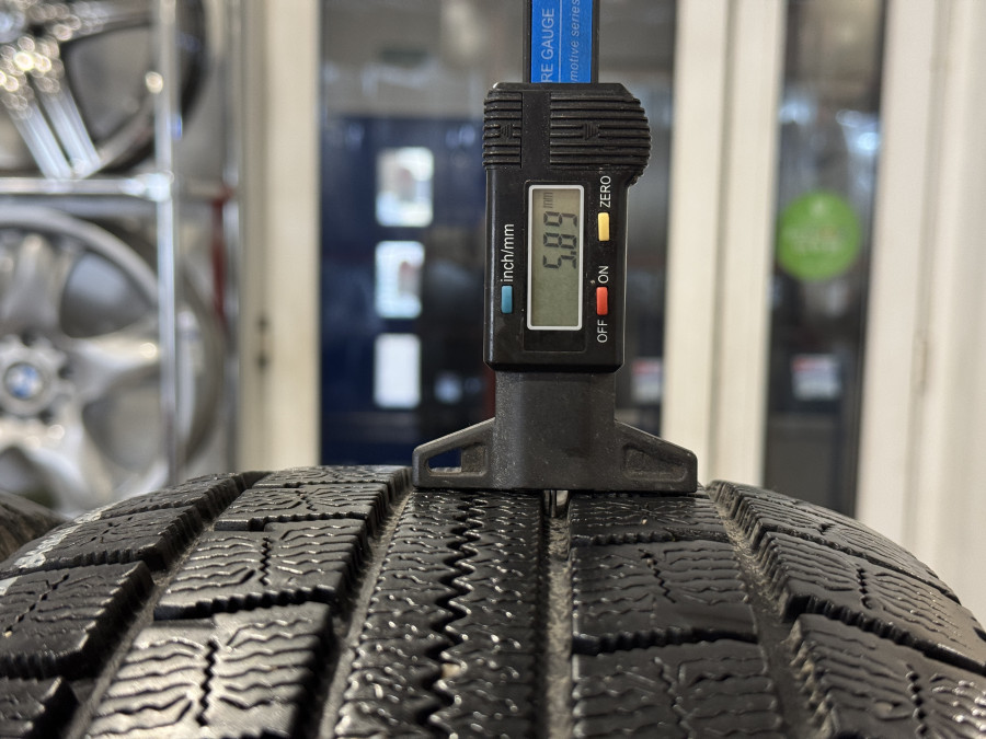 Шина Б/У 215/65 R17 Зима Nitto SN-2 Winter Кат. 4