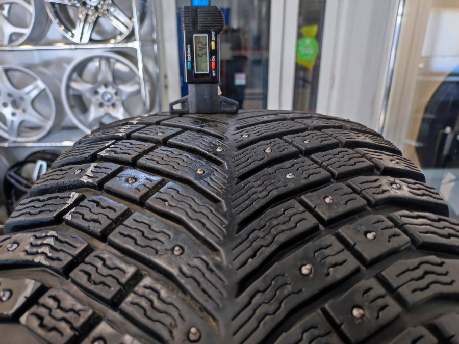 Шина Б/У 265/65 R18 Зима Шипы  Michelin X-Ice North-4 Кат. 4