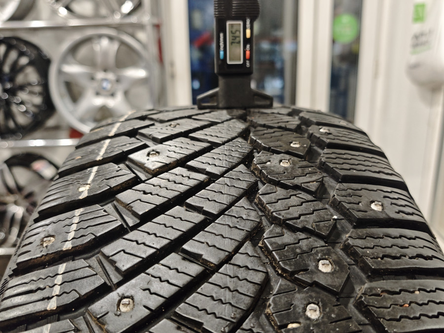 Шина Б/У 235/55 R17 Зима Шипы  Continental ContiIceContact 4x4 Кат. 3