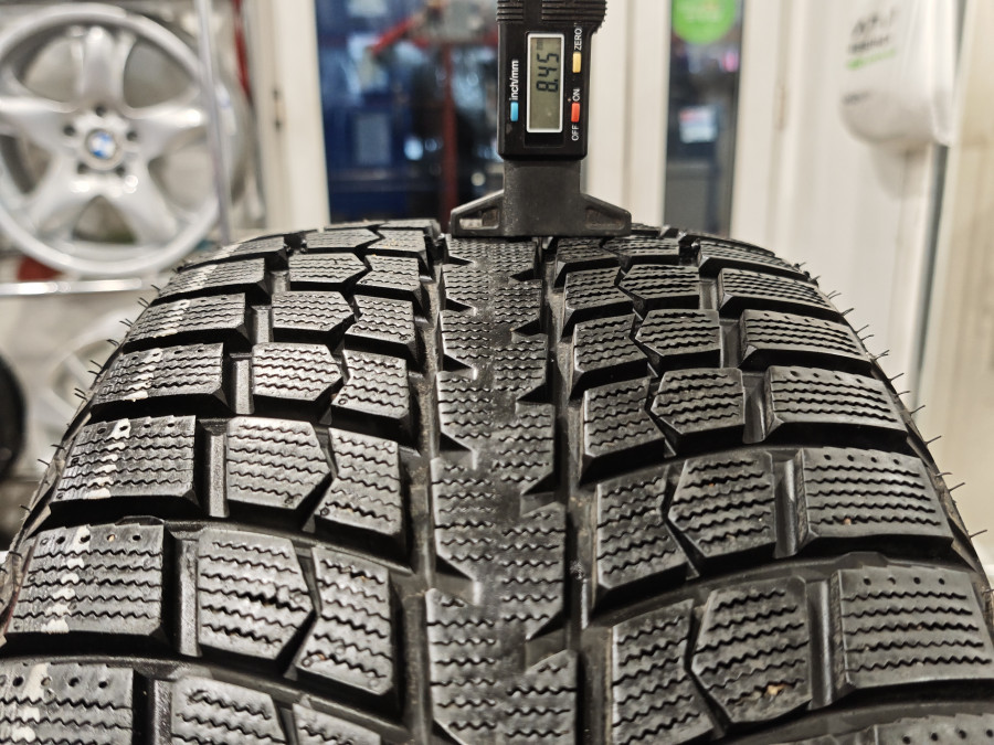 Шина Б/У 245/45 R18 Зима LingLong Green-Max Winter Ice I-16 Кат. 2