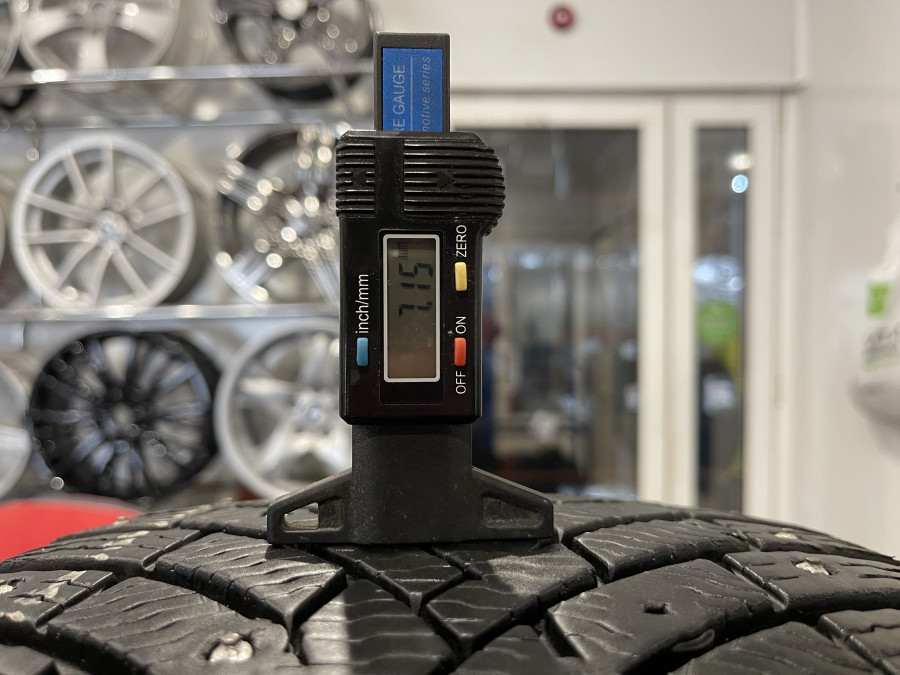 Б/У 245/45 R20 Зима Шипы  Pirelli Scorpion Ice Zero 2 Кат. 3