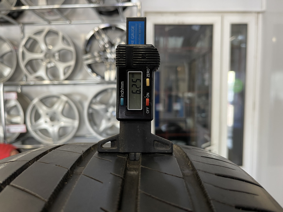 Шина Б/У 245/45 R18 Лето Dunlop LM-705 Кат. 3