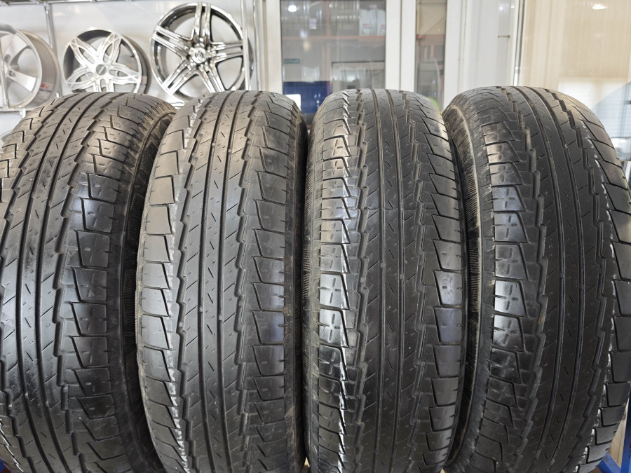 Шина Б/У 235/75 R16 Лето Kumho Road Venture ST KL11 Кат. 5
