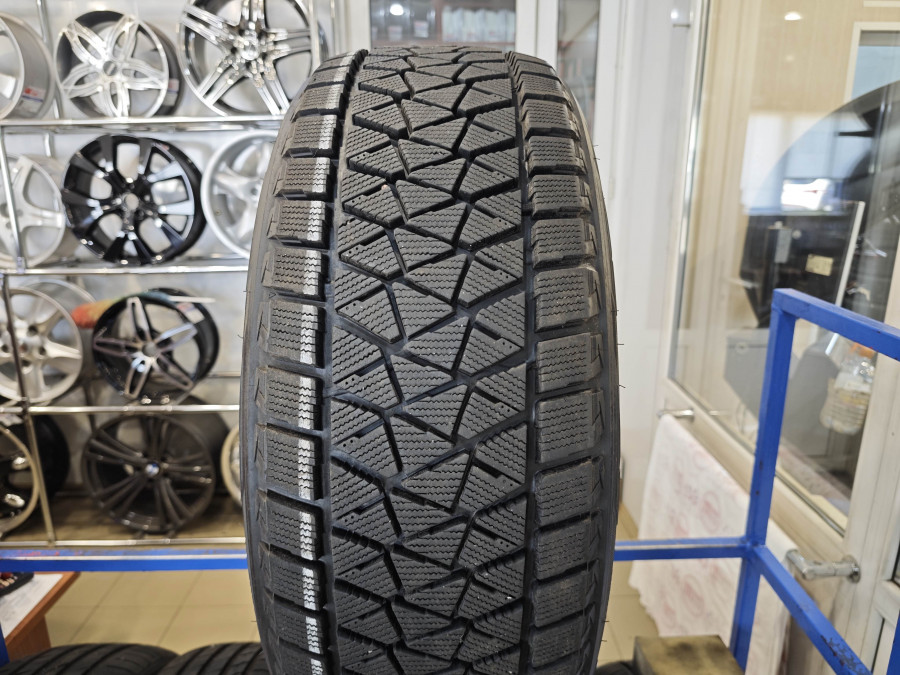 Шина Б/У 245/45 R20 Зима Bridgestone Blizzak DM-V2 Кат. 2