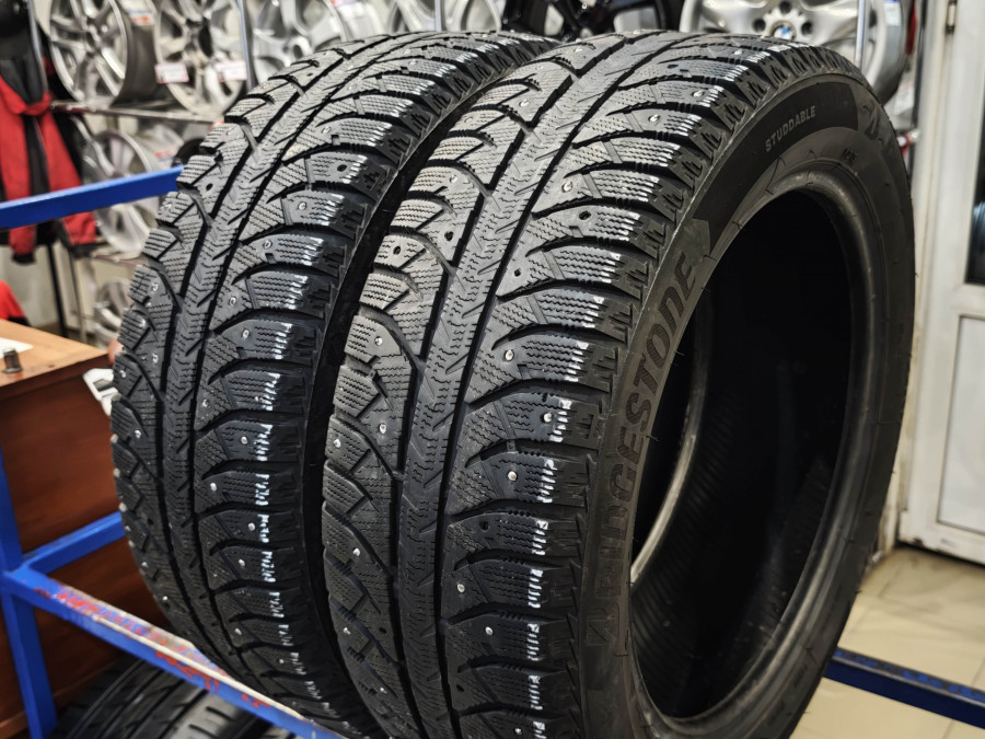 Шина Б/У 195/55 R16 Зима Шипы  Bridgestone Ice Cruiser 7000S Кат. 4