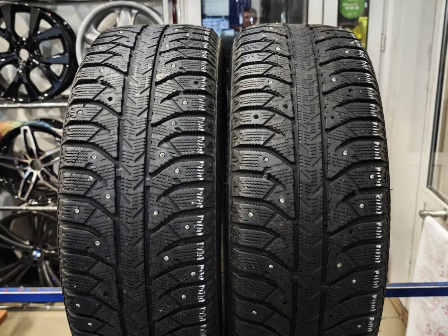 Шина Б/У 195/55 R16 Зима Шипы  Bridgestone Ice Cruiser 7000S Кат. 4