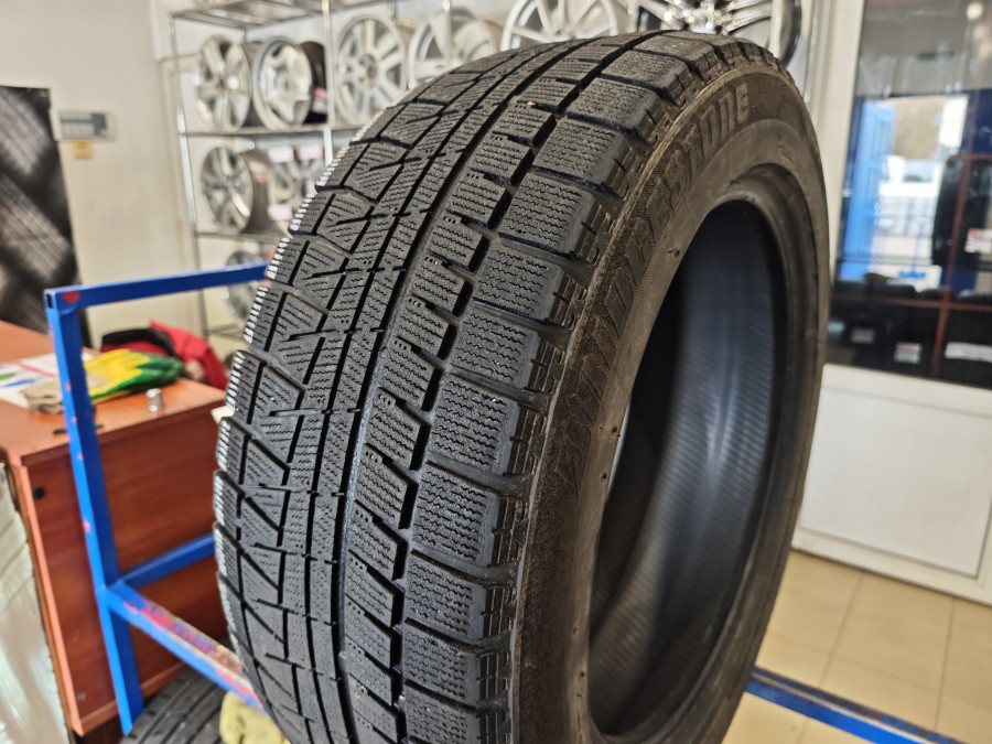 Шина Б/У 225/55 R17 Зима Bridgestone Blizzak RFT RSC Кат. 4