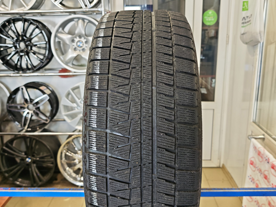 Шина Б/У 225/55 R17 Зима Bridgestone Blizzak RFT RSC Кат. 4