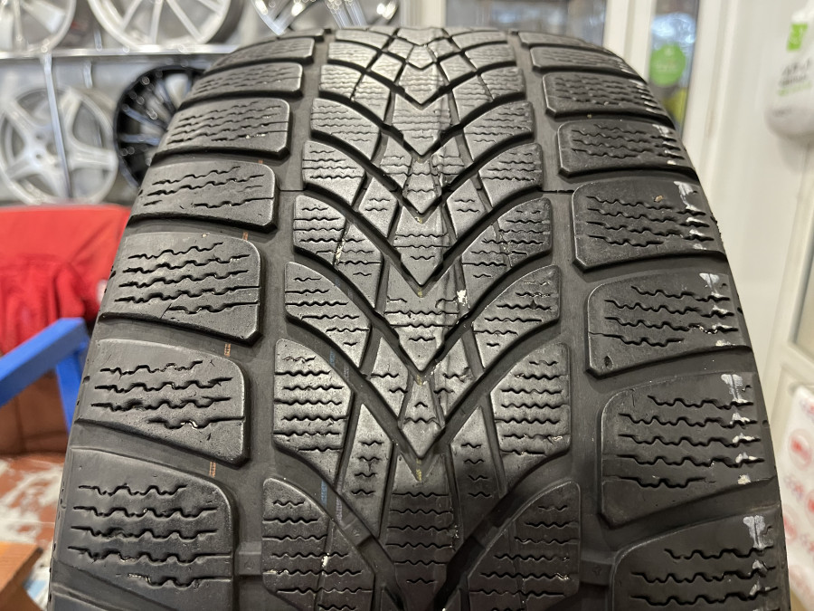 Шина Б/У 245/45 R19 Зима Dunlop SP Winter Sport 4D ROF Кат. 5