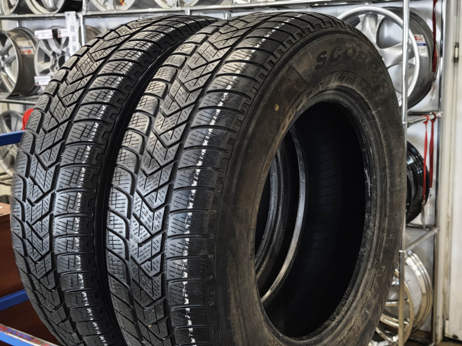 Шина Б/У 215/70 R16 Зима Pirelli Scorpion Winter Кат. 4