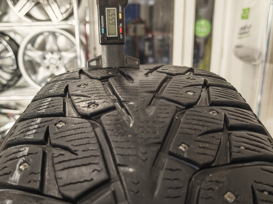 Шина Б/У 235/55 R19 Зима Шипы  Yokohama Ice Guard IG-55 Кат. 4