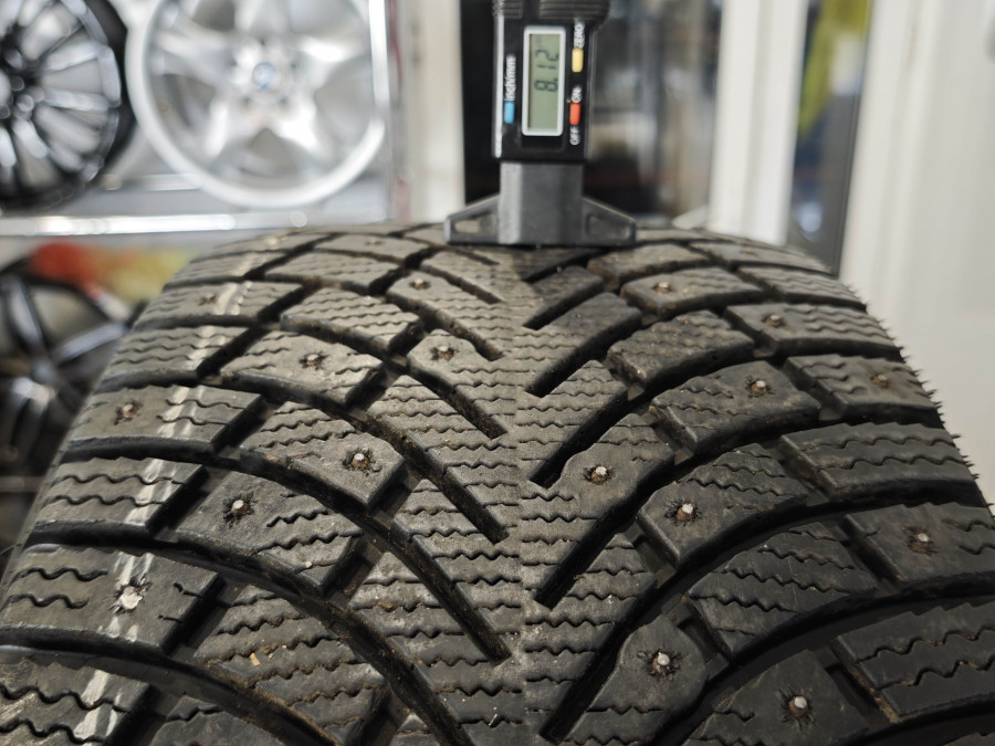 Шина Б/У 235/45 R18 Зима Шипы  Fortune FSR-901 Кат. 2