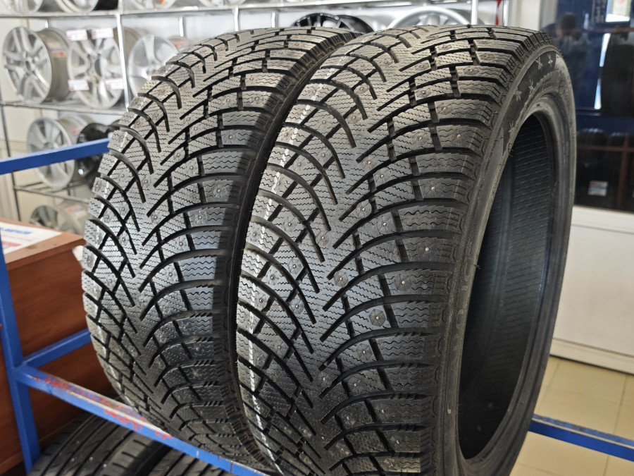 Шина Б/У 235/45 R18 Зима Шипы  Fortune FSR-901 Кат. 1