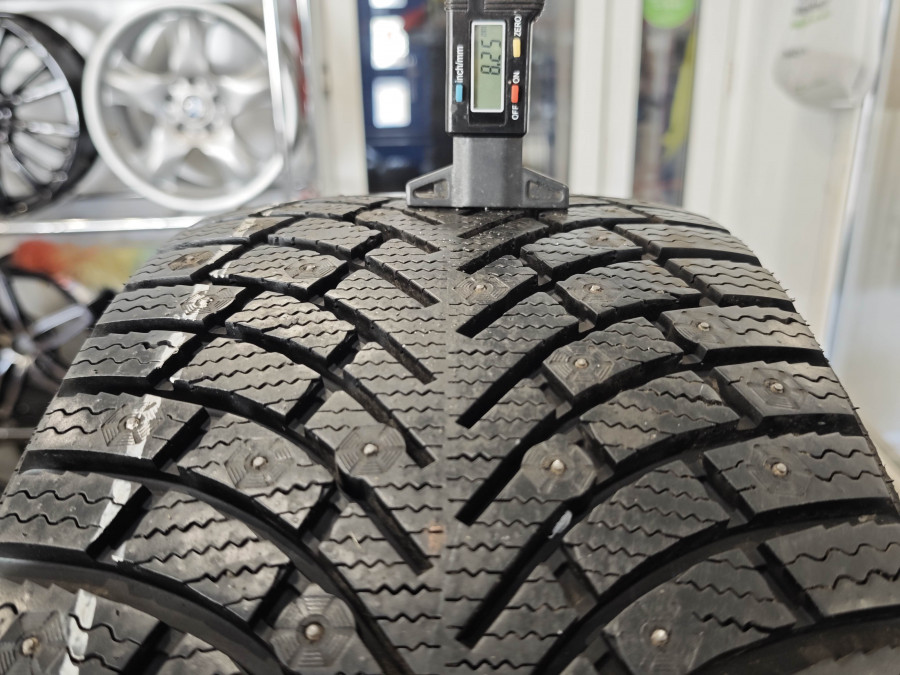 Шина Б/У 235/45 R18 Зима Шипы  Fortune FSR-901 Кат. 1
