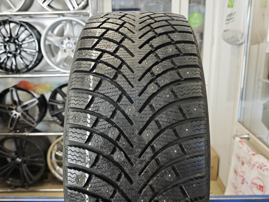 Шина Б/У 235/45 R18 Зима Шипы  Fortune FSR-901 Кат. 1