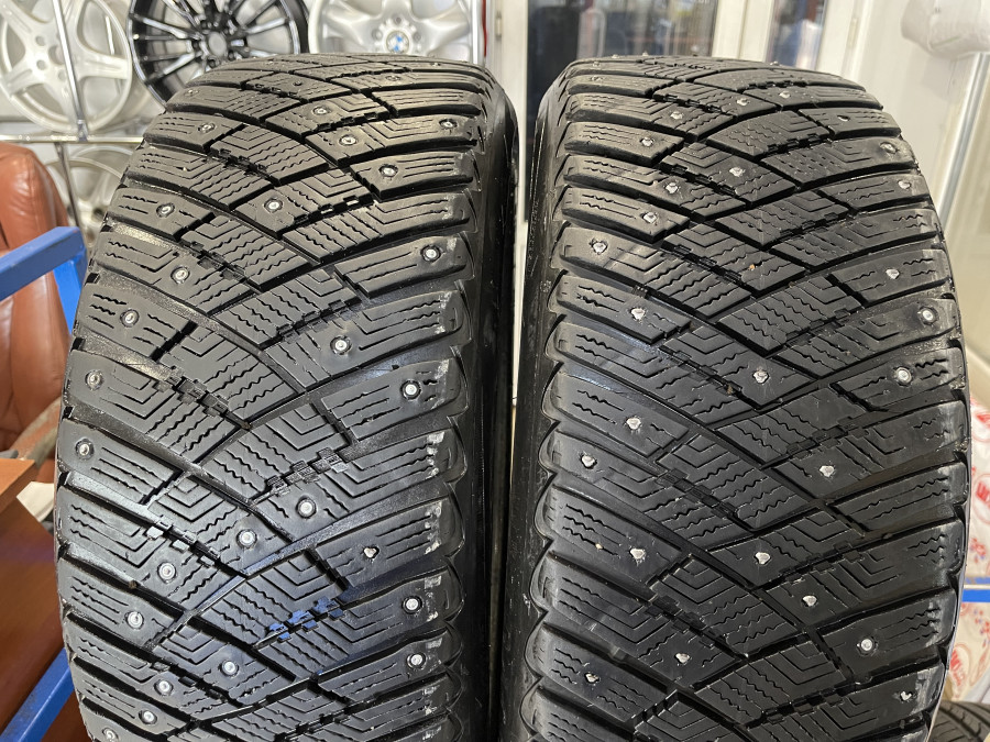 Шина Б/У 205/50 R17 Зима Шипы  Goodyear Ultragrip Ice Arctic Кат. 3