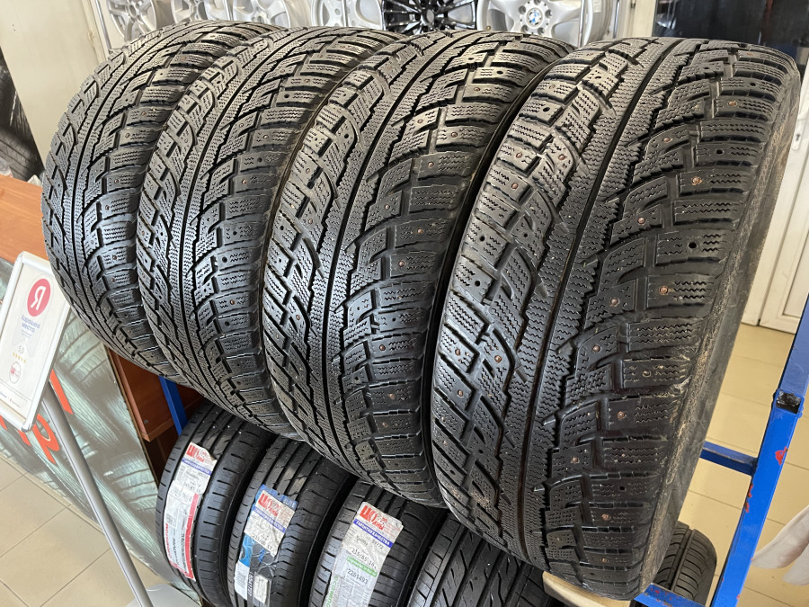 Шина Б/У 255/55 R18 Зима Шипы  Kumho I'Zen RV Stud KC16 Кат. 4
