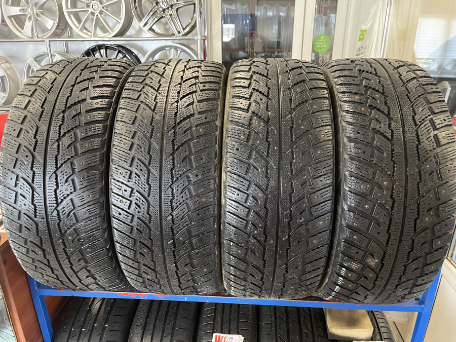 Шина Б/У 255/55 R18 Зима Шипы  Kumho I'Zen RV Stud KC16 Кат. 4