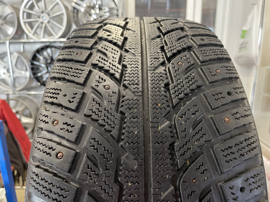 Шина Б/У 255/55 R18 Зима Шипы  Kumho I'Zen RV Stud KC16 Кат. 4
