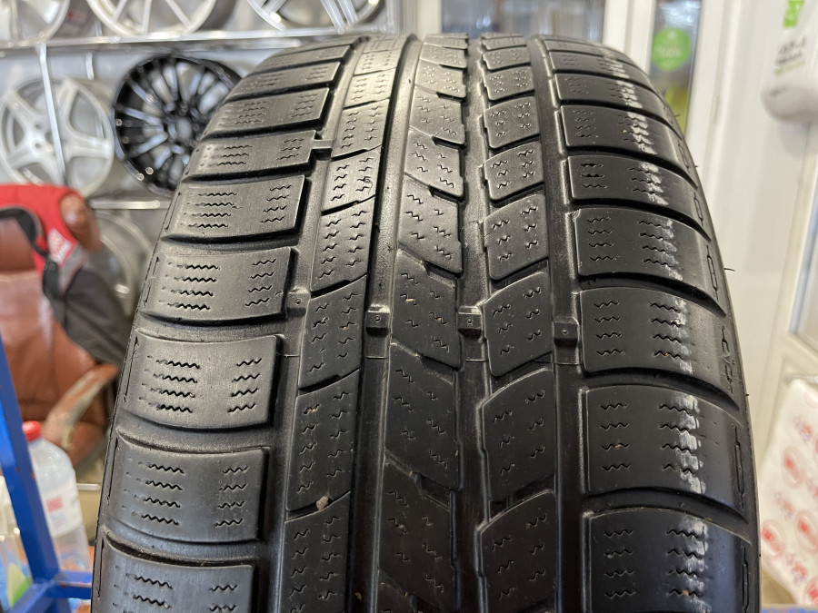 Шина Б/У 225/50 R17 Зима Roadstone Winguard Sport Кат. 5