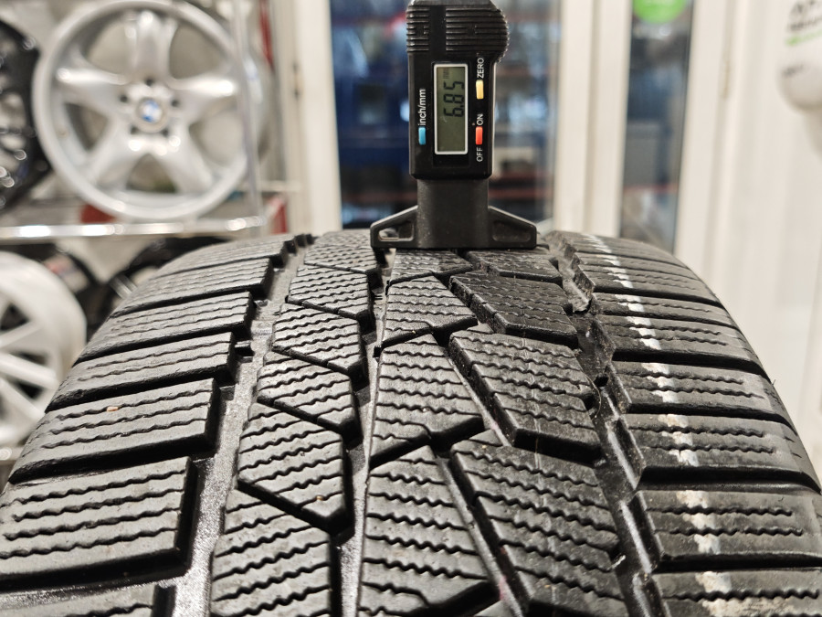 Шина Б/У 225/40 R19 Зима Continental C.Winter Contact TS-860 RSC Кат. 3