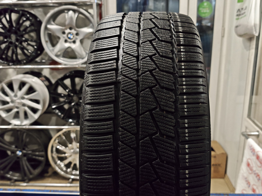 Шина Б/У 225/40 R19 Зима Continental C.Winter Contact TS-860 RSC Кат. 3