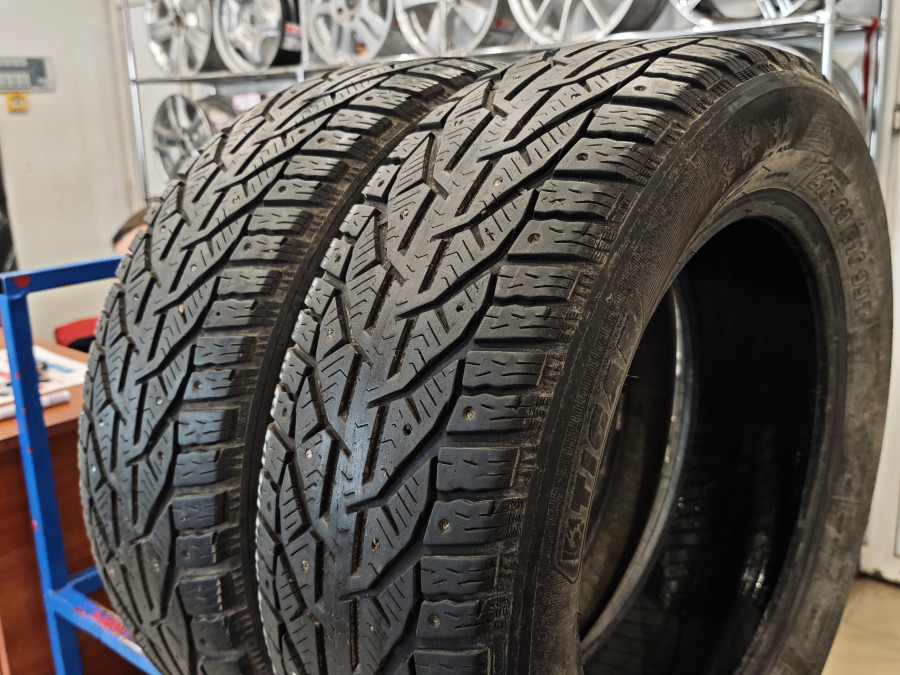 Шина Б/У 215/60 R16 Зима Шипы  Tigar Ice/Ice Кат. 4