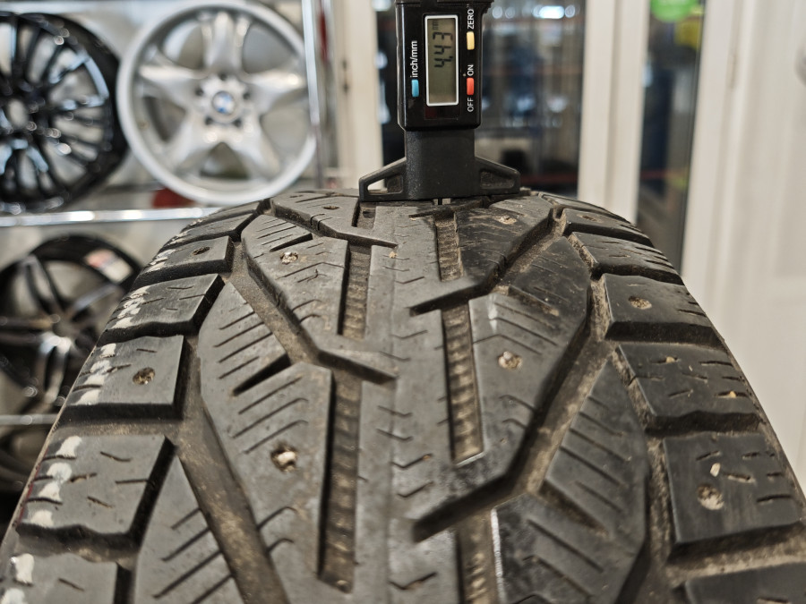 Шина Б/У 215/60 R16 Зима Шипы  Tigar Ice/Ice Кат. 4